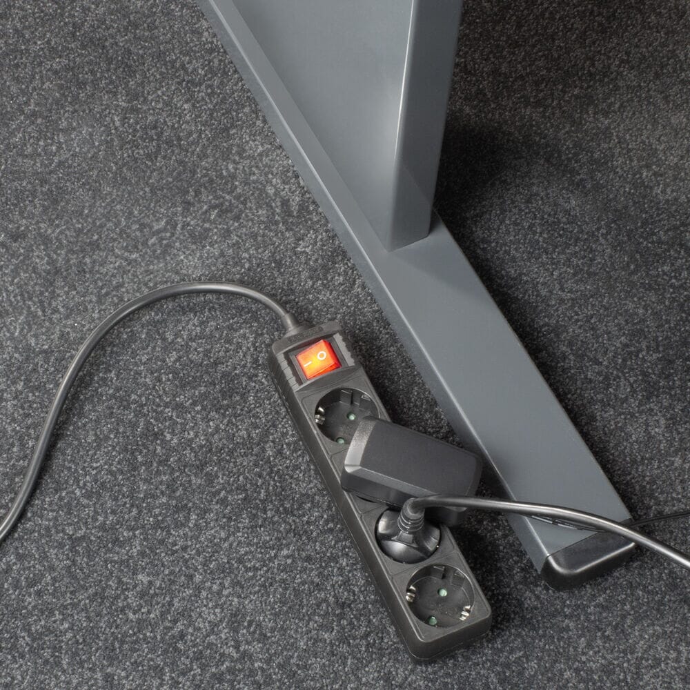 ACT Stekkerdoos met schakelaar, 4 sockets, 2 m, zwart