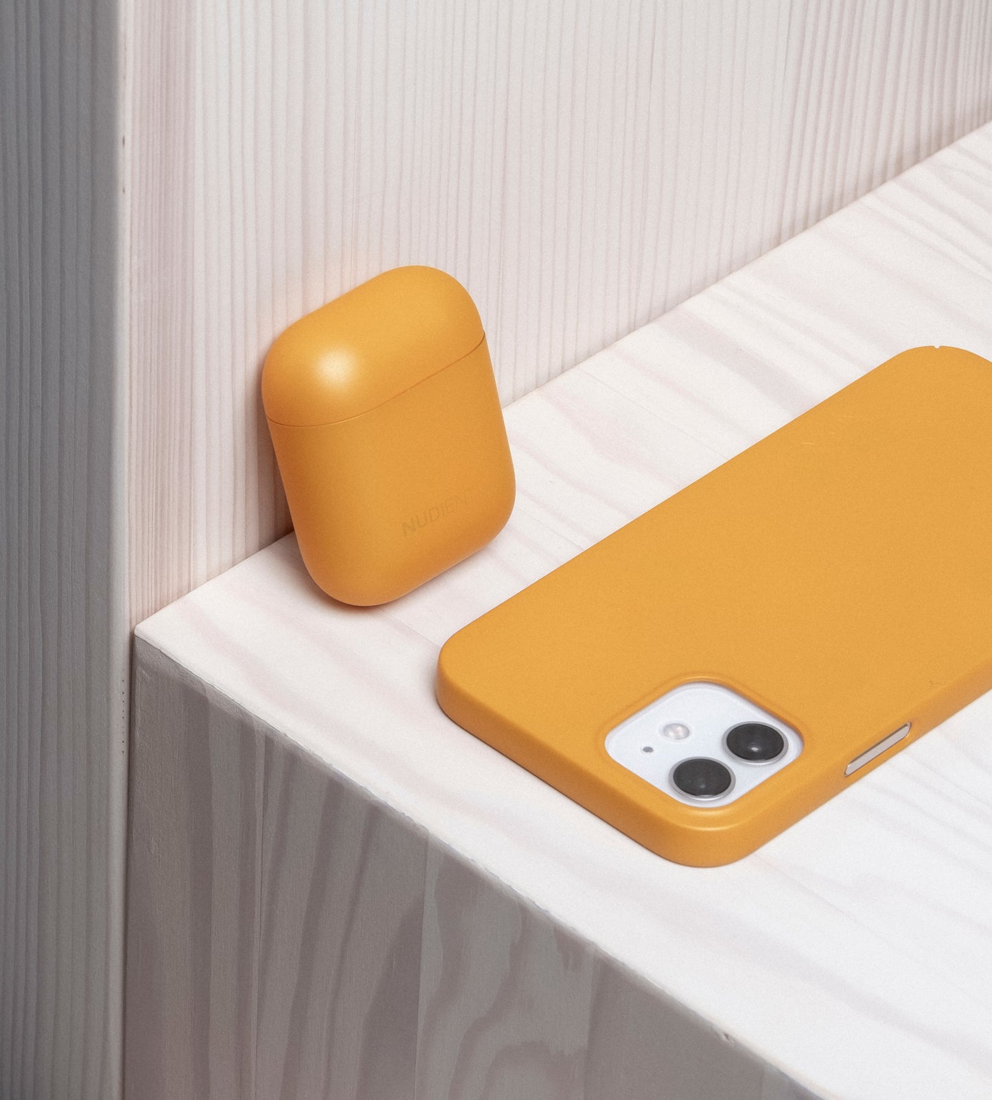 Nudient Apple Airpods 1/2 Case V1 Saffron Yellow