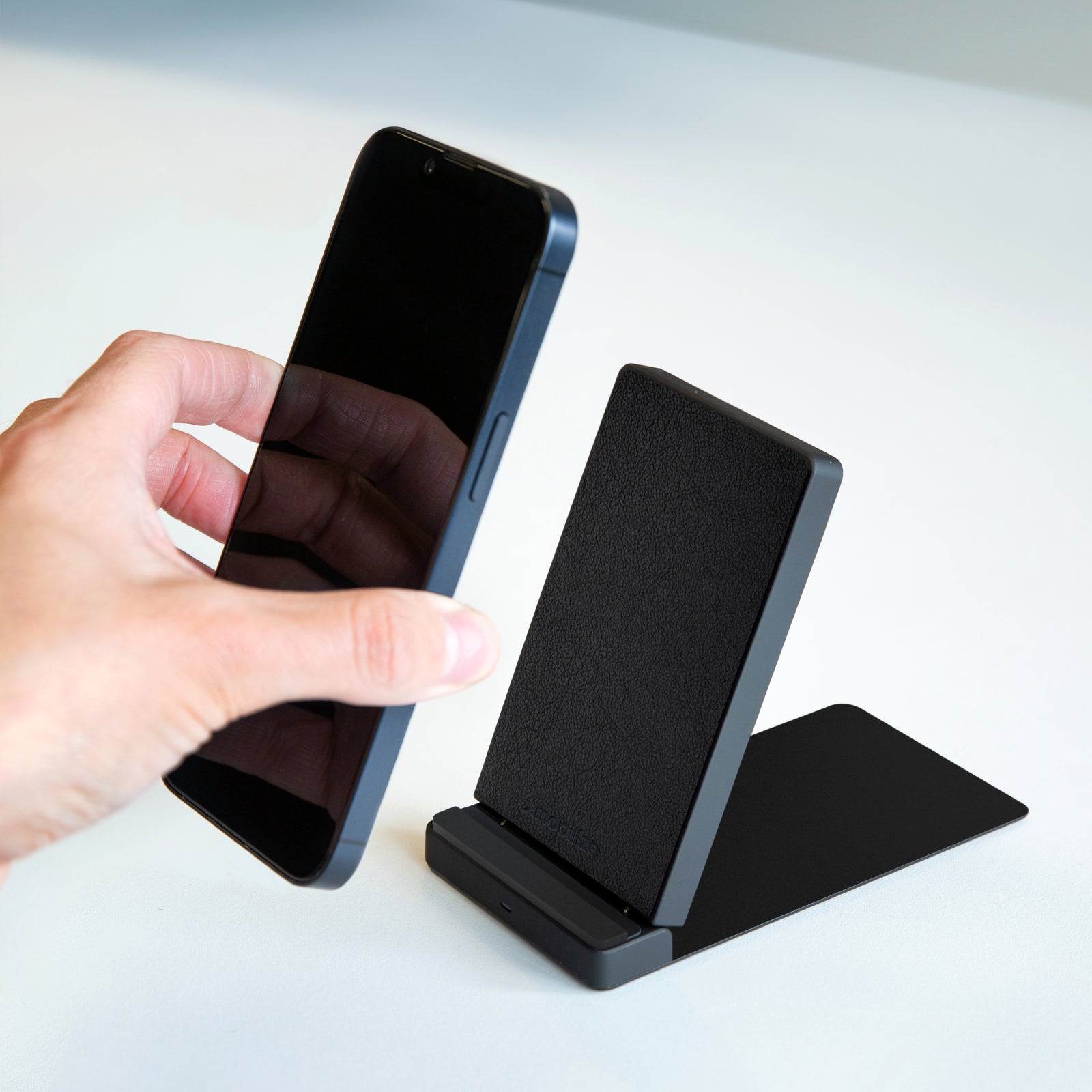 Mobilize Wireless Fast Charger Foldable 5W/7.5W/10W/15W PU Leather Black