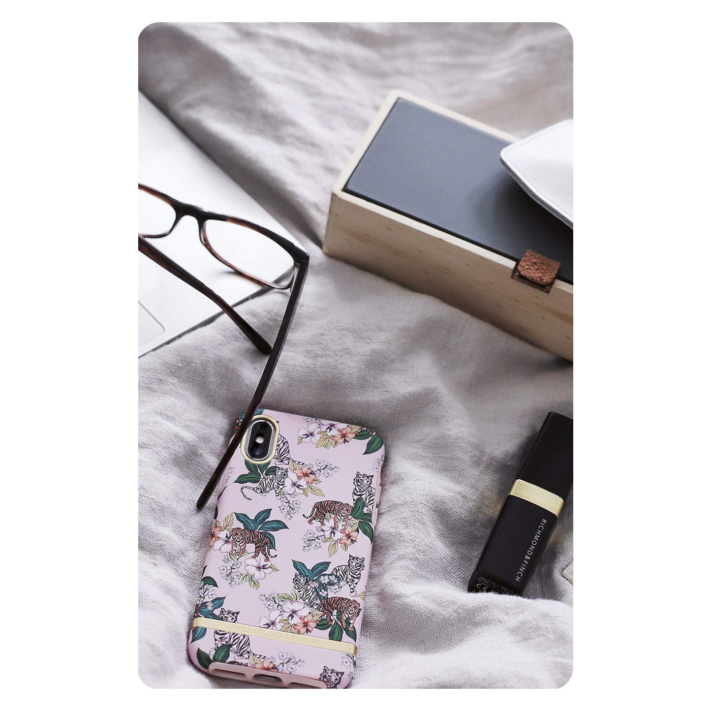 Richmond & Finch Freedom Series Apple iPhone X/Xs Pink Tiger/Gold