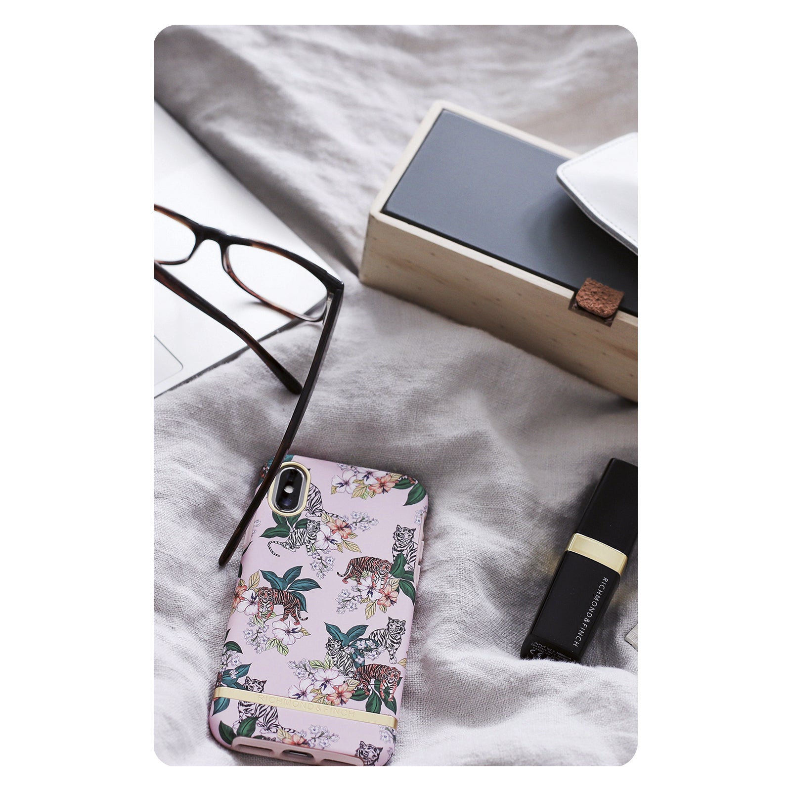 Richmond & Finch Freedom Series Apple iPhone X/Xs Pink Tiger/Gold