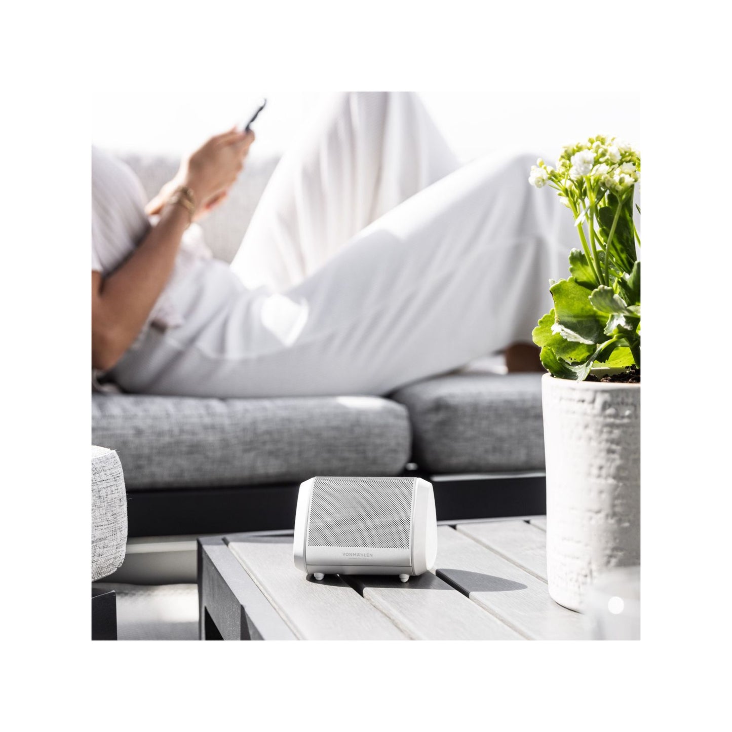 Vonmählen Air Beats Mini Portable Bluetooth Speaker White