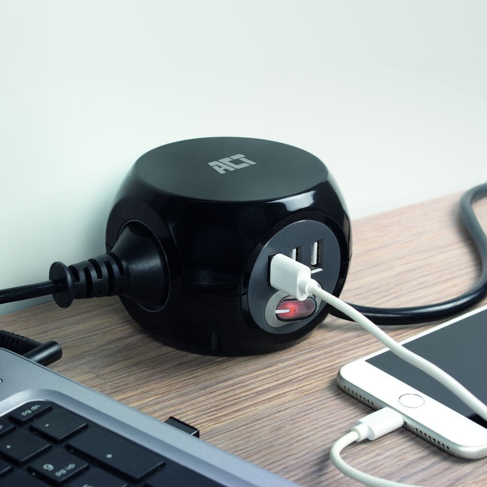 ACT Vierkante stekkerdoos (PDU) met 3 sockets type F 1,5m