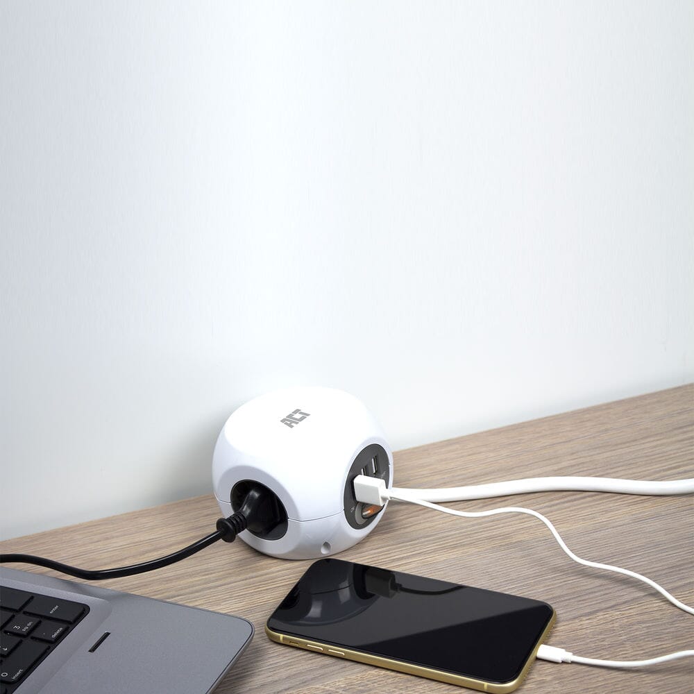 ACT Vierkante stekkerdoos (PDU) met 3 sockets type F 1,5m