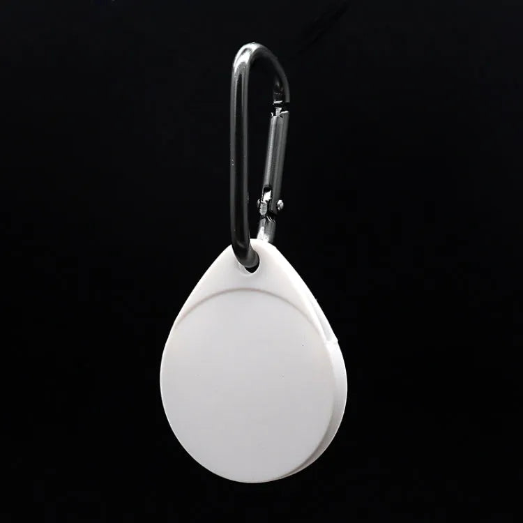 2 stks Drop Shockproof Anti-Scratch Siliconen Beschermhoes met karabijnhaak voor Apple AirTag (wit)